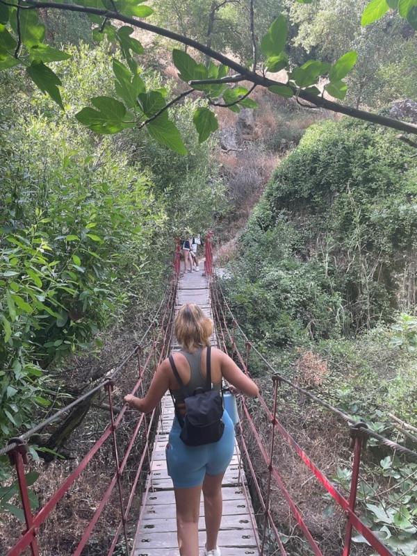 在摩纳哥徒步旅行